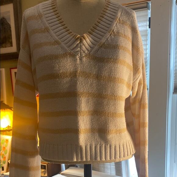 American Eagle Outfitters Cream Tan Cropped V-Neck Sweater - Picture 1 of 7